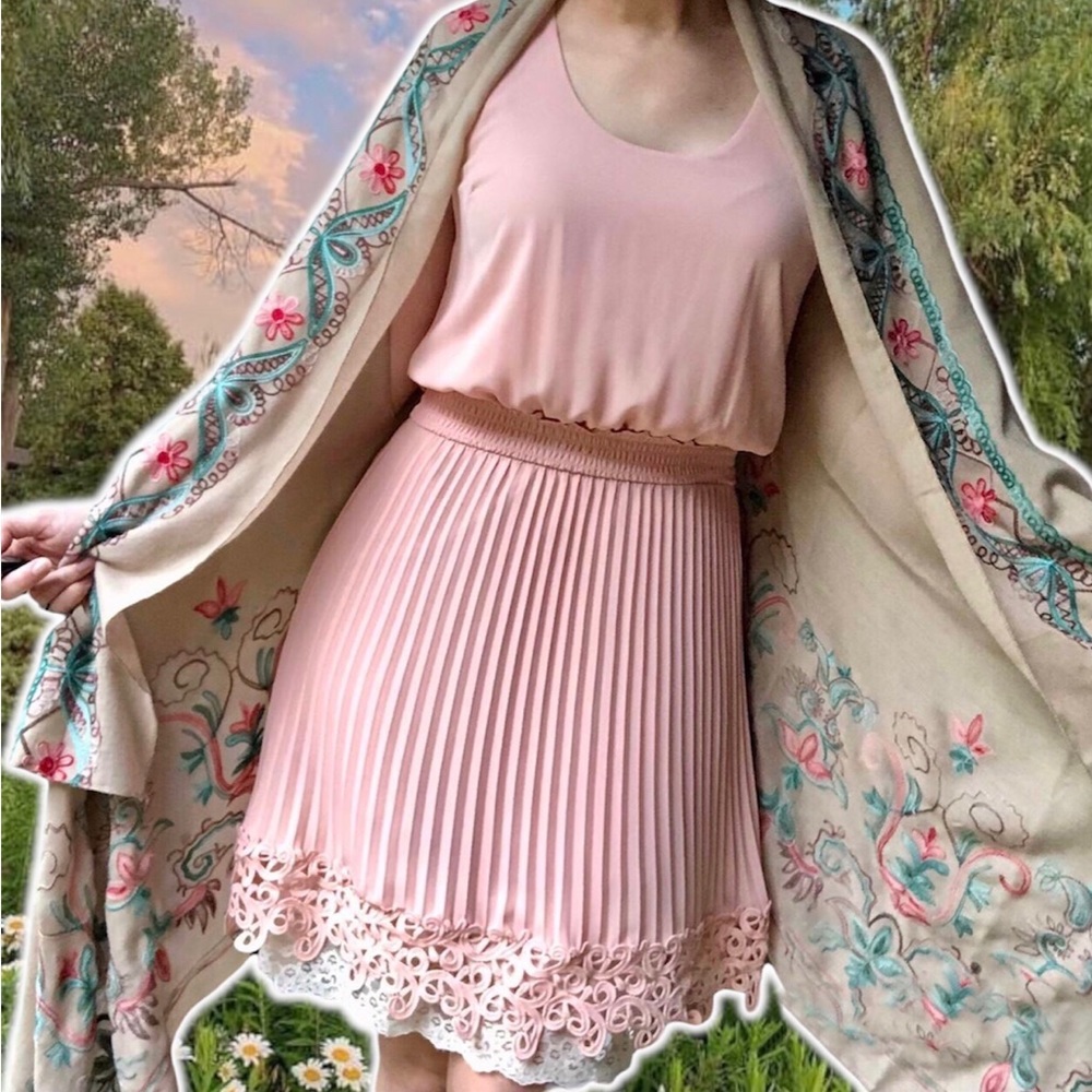 Express Pleated Peach Spring Dress with Ornate Crochet Trim, Size S